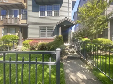 3713 E Oak Grove Street Newberg OR 97132
