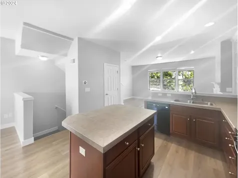 3713 E Oak Grove Street Newberg OR 97132