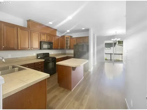 3713 E Oak Grove Street Newberg OR 97132