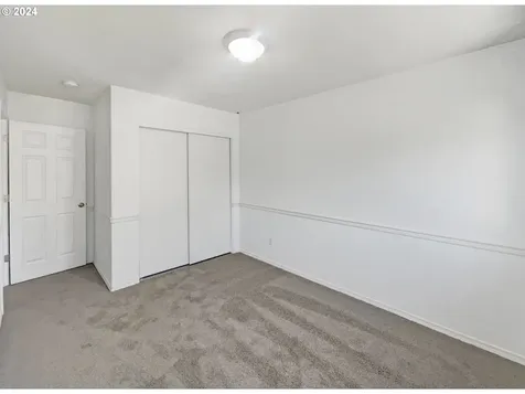3713 E Oak Grove Street Newberg OR 97132