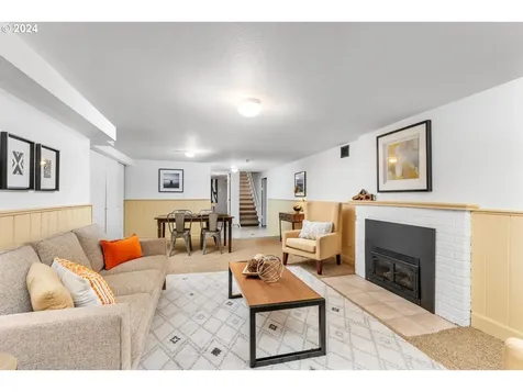 3425 SE Knapp Street Portland OR 97202