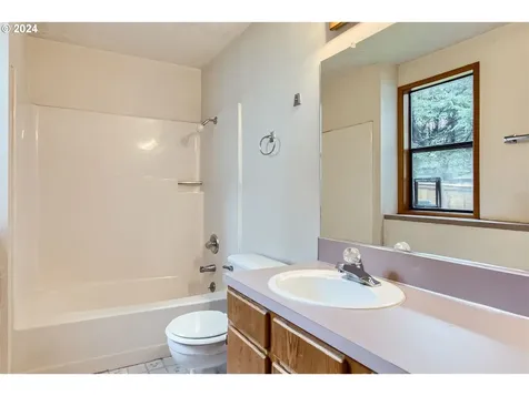 3336 Sw Illinois Street Portland OR 97239