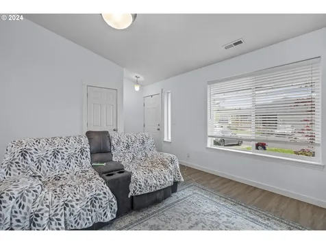 232 Nw Sagan Loop Sheridan OR 97378