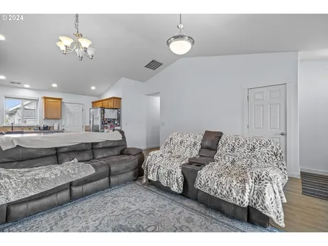 232 Nw Sagan Loop Sheridan OR 97378