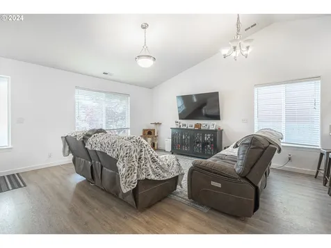232 Nw Sagan Loop Sheridan OR 97378