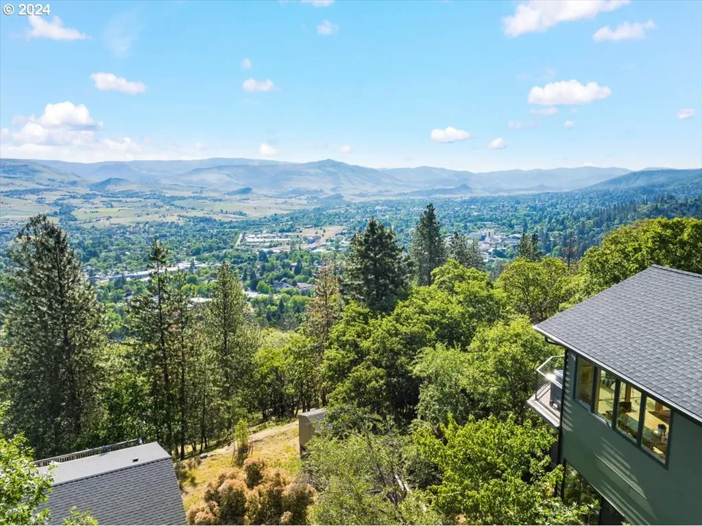 294 Skycrest Drive Ashland OR 97520