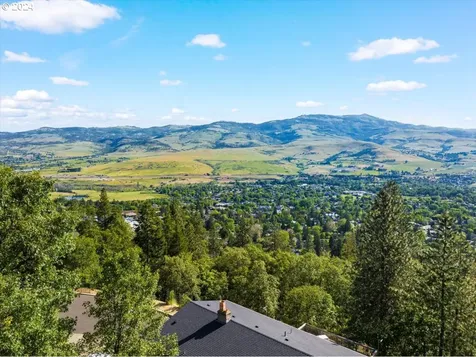 294 Skycrest Drive Ashland OR 97520