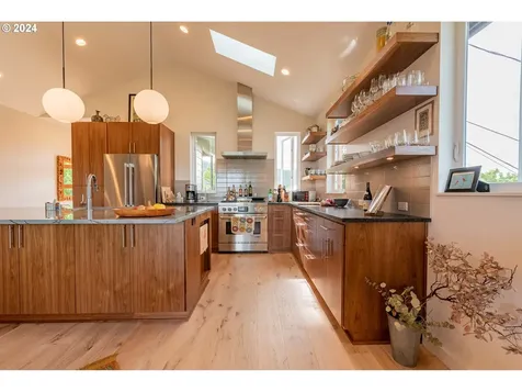 294 Skycrest Drive Ashland OR 97520