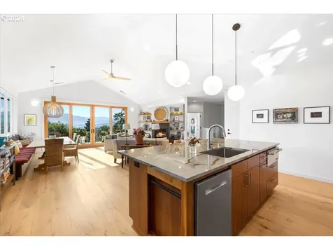 294 Skycrest Drive Ashland OR 97520