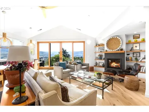 294 Skycrest Drive Ashland OR 97520