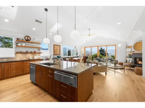 294 Skycrest Drive Ashland OR 97520