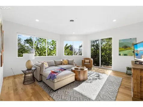 294 Skycrest Drive Ashland OR 97520