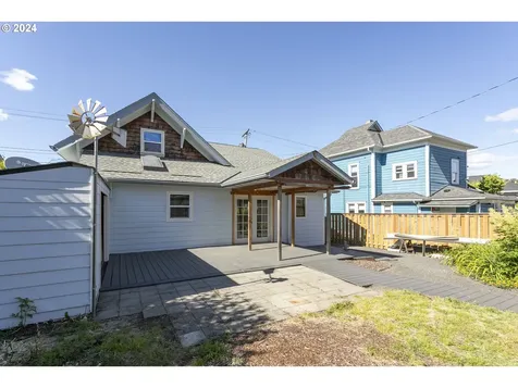 422 Division Street Oregon City OR 97045