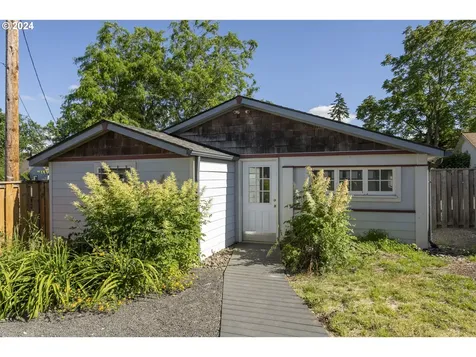 422 Division Street Oregon City OR 97045
