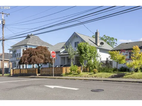 422 Division Street Oregon City OR 97045