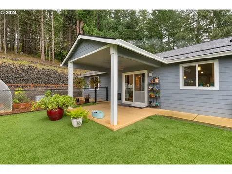 1097 Osprey Drive Umpqua OR 97486