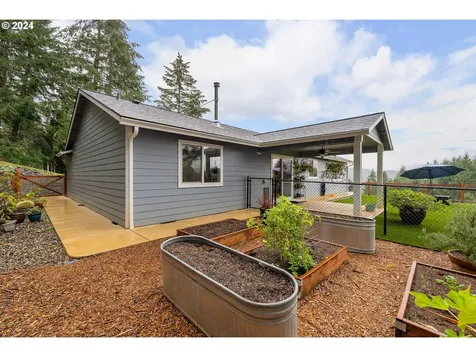 1097 Osprey Drive Umpqua OR 97486