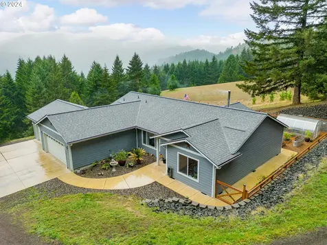 1097 Osprey Drive Umpqua OR 97486