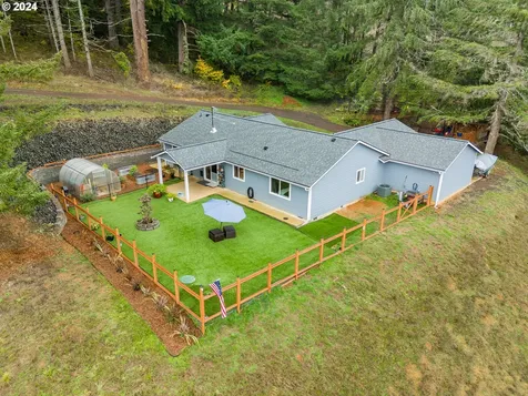 1097 Osprey Drive Umpqua OR 97486