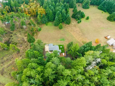 1097 Osprey Drive Umpqua OR 97486