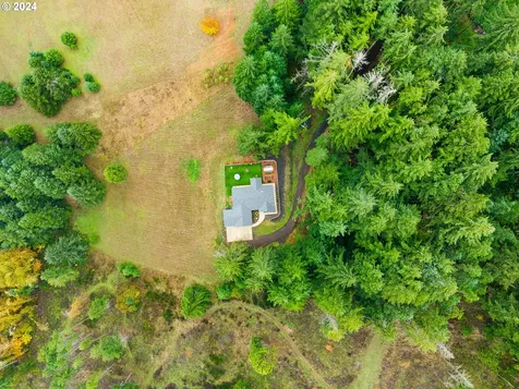 1097 Osprey Drive Umpqua OR 97486