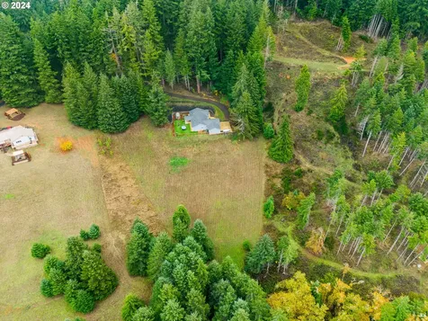 1097 Osprey Drive Umpqua OR 97486