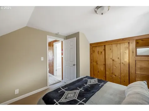 6905 SE Harney Street Portland OR 97206