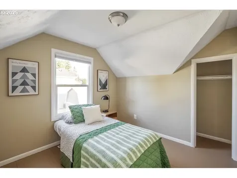6905 SE Harney Street Portland OR 97206