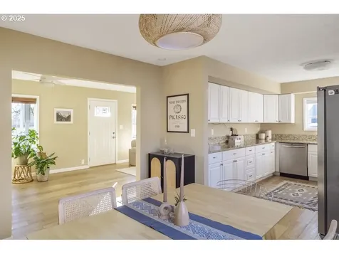 6905 SE Harney Street Portland OR 97206