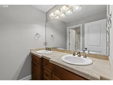 895 NE Addison Court Hillsboro OR 97124