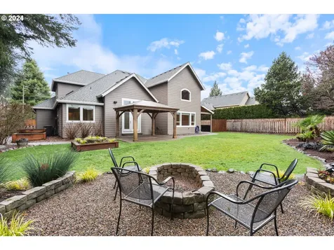 895 NE Addison Court Hillsboro OR 97124