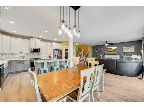 1056 W Alder Street Washougal WA 98671
