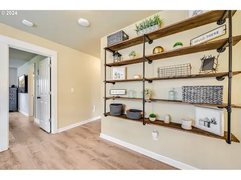 1056 W Alder Street Washougal WA 98671