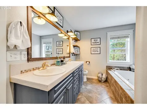 1056 W Alder Street Washougal WA 98671