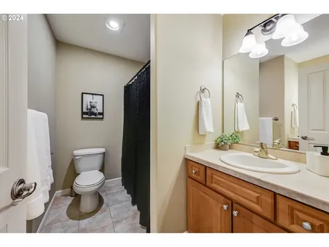 1056 W Alder Street Washougal WA 98671