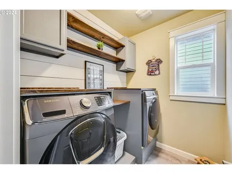 1056 W Alder Street Washougal WA 98671