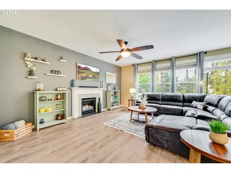 1056 W Alder Street Washougal WA 98671