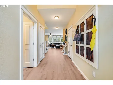 1056 W Alder Street Washougal WA 98671
