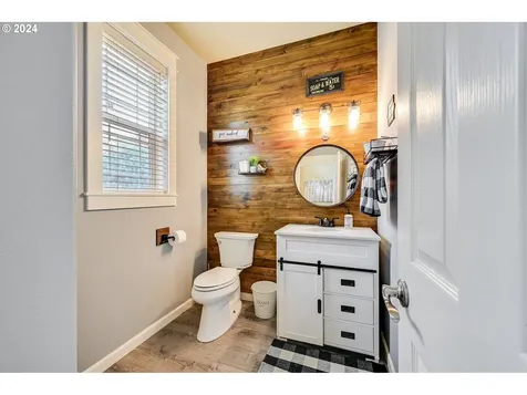 1056 W Alder Street Washougal WA 98671