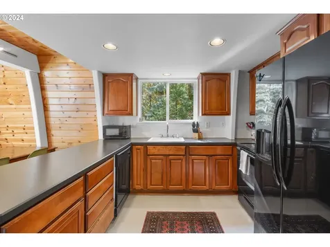 66401 E Crystal Creek Road Welches OR 97067