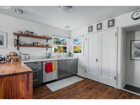 5631 NE 23rd Avenue Portland OR 97211