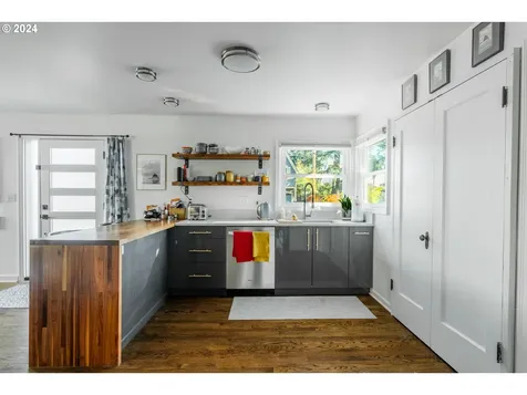 5631 NE 23rd Avenue Portland OR 97211