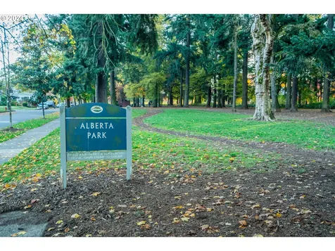 5631 NE 23rd Avenue Portland OR 97211