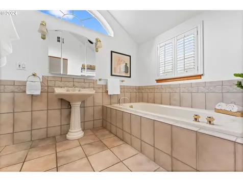 3925 Ne 37th Avenue Portland OR 97212