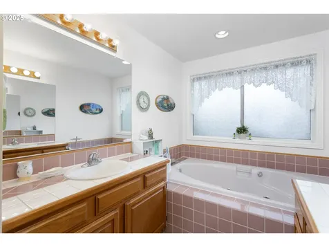 1715 SE Solomon Loop Vancouver WA 98683