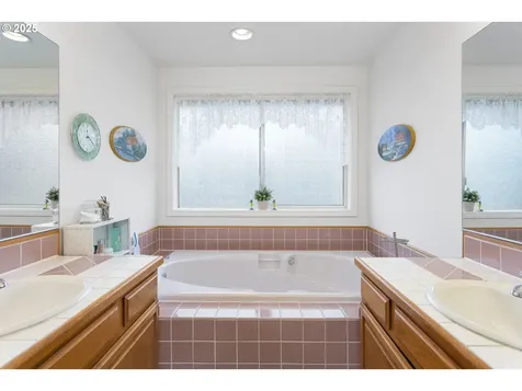 1715 SE Solomon Loop Vancouver WA 98683
