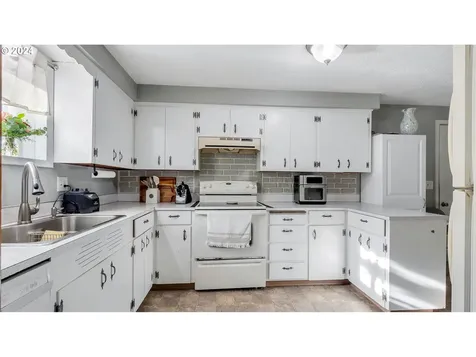 4515 Pennsylvania Avenue SE Salem OR 97317