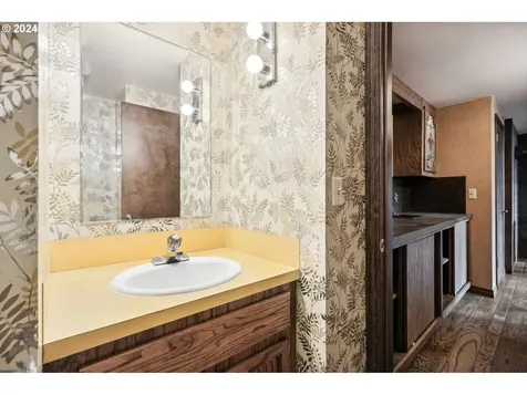 4130 SW Chesapeak Avenue Portland OR 97239