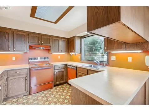 4130 SW Chesapeak Avenue Portland OR 97239