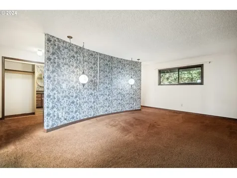 4130 SW Chesapeak Avenue Portland OR 97239